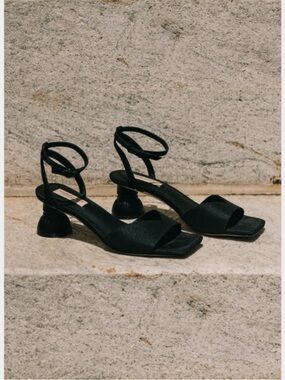 NIB NWT Liz Damrich x Antonio Melani Dillards Black Column Heeled Sandal - sz 7